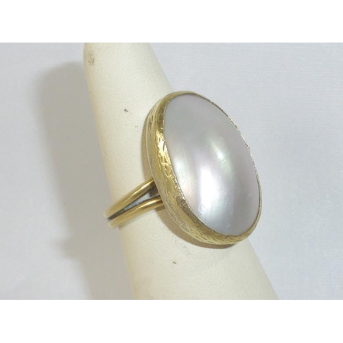 151 - Antique Yellow Metal (UNTESTED GOLD) & Mother of Pearl Ring