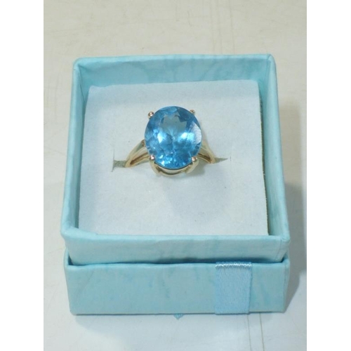 43 - Hallmarked Birmingham 375 Gold Ring with Large Aquamarine Center Tone (Size K)