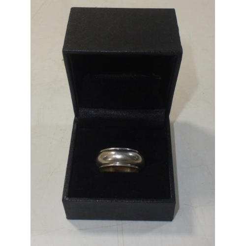 87 - Silver 925 Rotating Ring in presentation Case