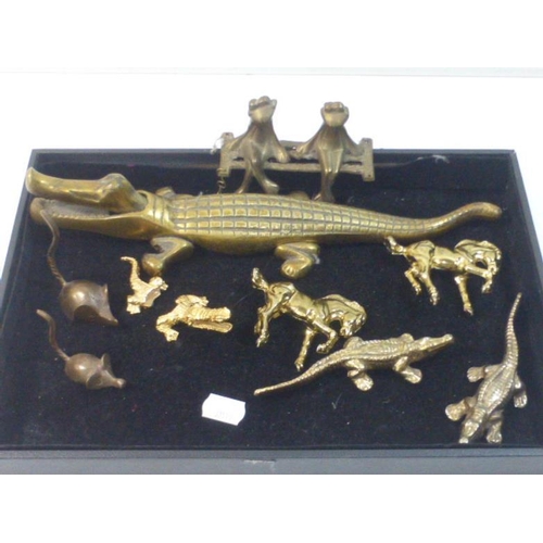 95 - Tray of Vintage Brass to include a Crocodile Nut Cracker approx 33cm long, Seated Frogs and other