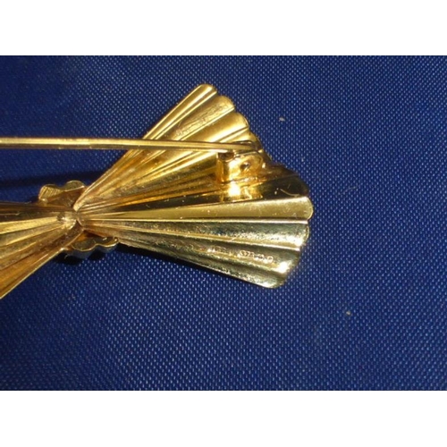 98 - 9CT Gold Brooch