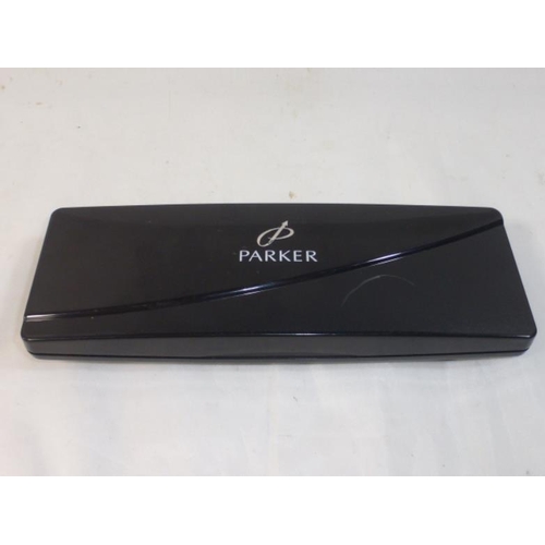 121 - Parker Pen and Pencil Set in Presentation Case