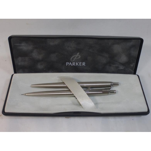 121 - Parker Pen and Pencil Set in Presentation Case