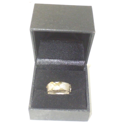 154 - Silver 925 Ladies Ring in presentation box