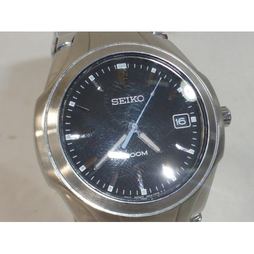 17 - Seiko Men's Watch Fitted with Quartz Analogue Movement in stainless Steel