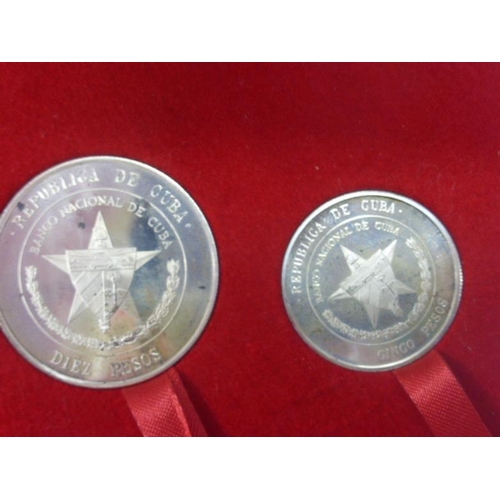 81 - Set of Two Silver Cuban Coins Commemorating the Anniversary of the National Bank 1975 in Case