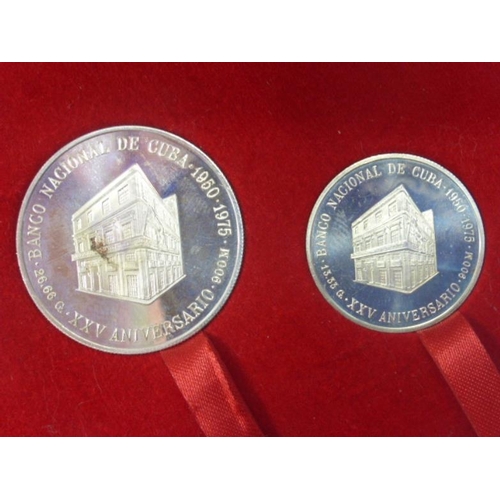 81 - Set of Two Silver Cuban Coins Commemorating the Anniversary of the National Bank 1975 in Case