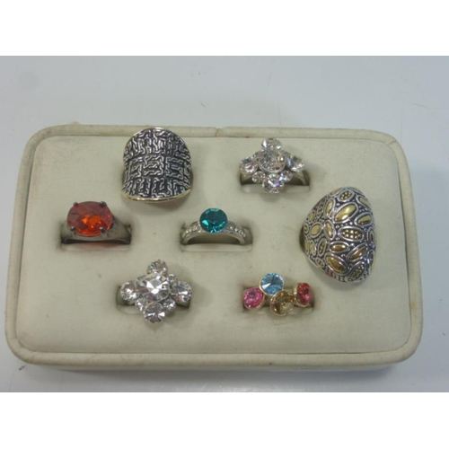 113 - Selection of 7 Costume Jewellery Rings