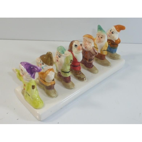 152 - Snow White and the Seven Dwarfs Toast Rack