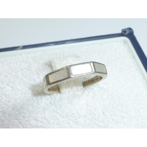 168 - Silver 925 Ring with Mother of Pearl