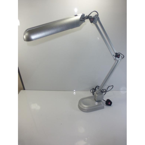 215 - Low Voltage Fluorescent Desk Lamp (Working)