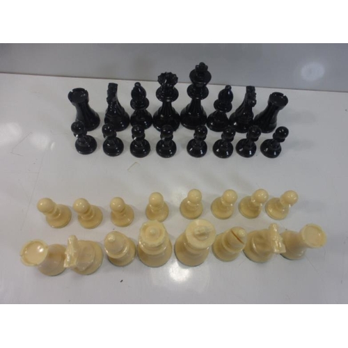 204 - A Set of Chess Pieces