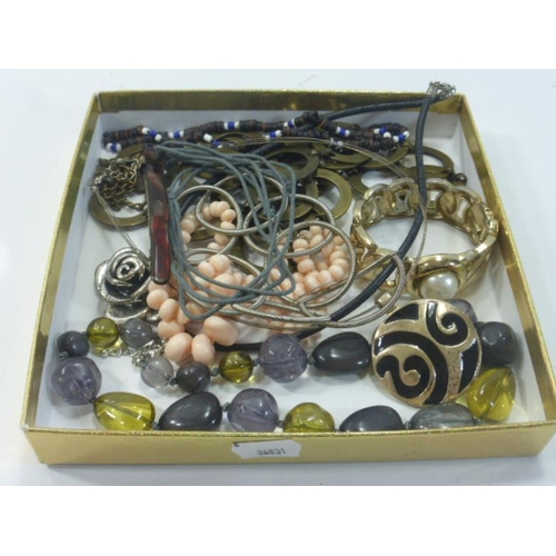 274 - A Tray of Costume Jewellery Necklaces and other