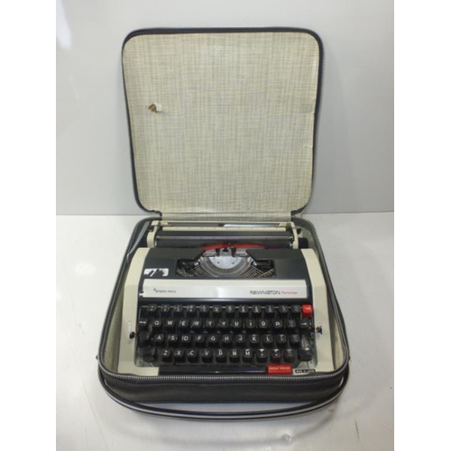 76 - Remington Performer Sperry Rand Typewriter in Case