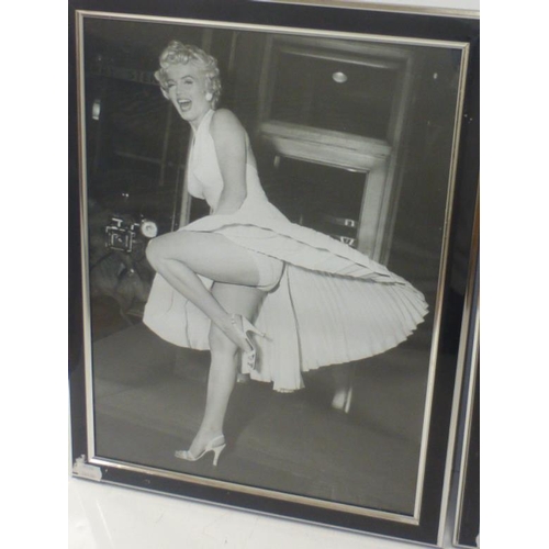 80 - Two Matching Framed and Glazed Prints Depicting Marilyn Monroe (18