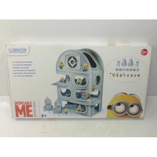 585 - Despicable Me Minions House Boxed