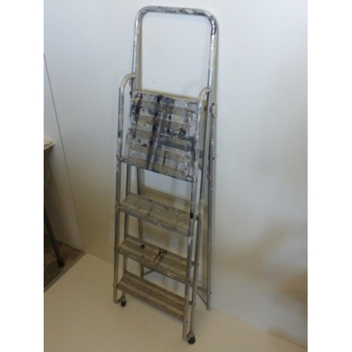 601 - Set of Aluminium 3 Rung Step Ladders