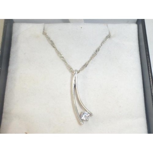 271 - Silver 925 pendant on chain complete with presentation box