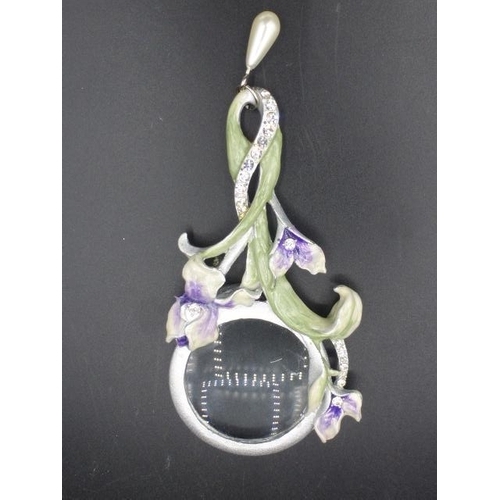 277 - Magnifying Glass Decorated with Flowers and Diamante