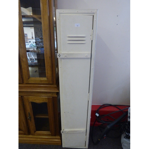 611 - Heavy Metal Wall Mounted Gun Cabinet (58