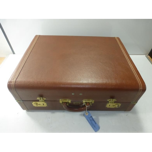 117 - Vintage Platt Airess Suitcase / Suit holder (22