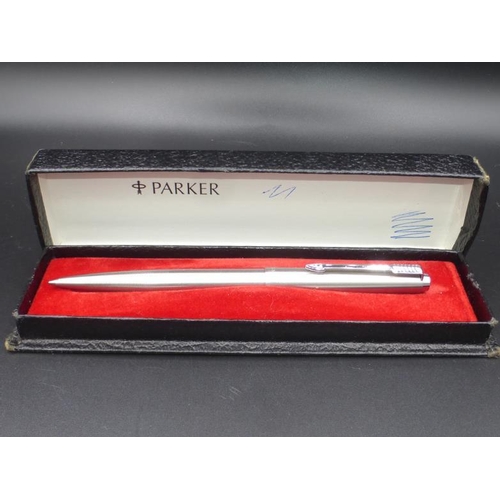 296 - Vintage Parker Pen in Presentation Case