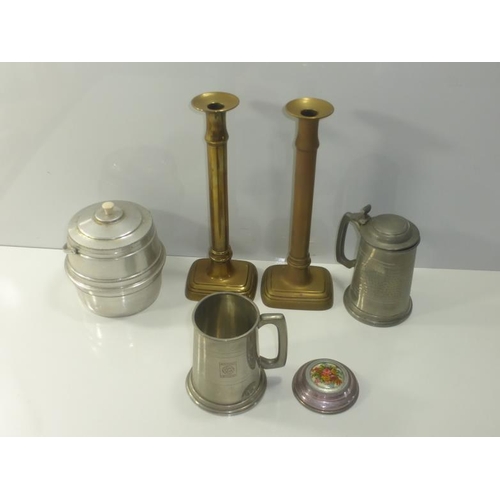 204 - Small mixed to include brass candle holders, pewter and other