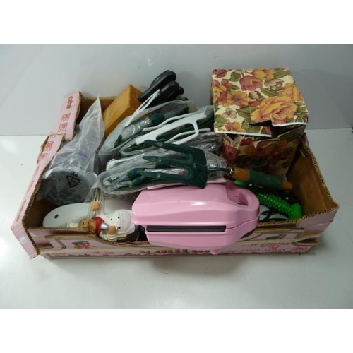 255 - Mixed box to include garden items and other