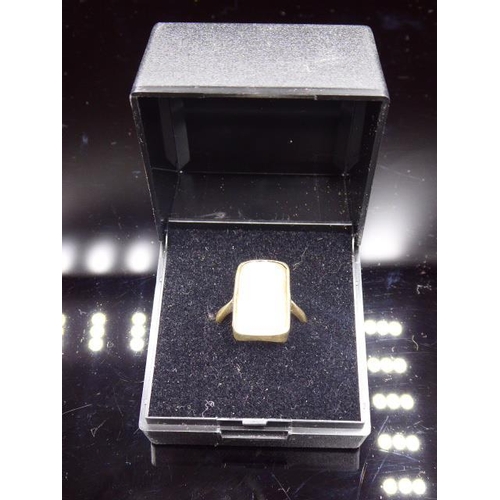 328 - Vintage 9ct Gold Cameo Ring (weight 3.25 grams)