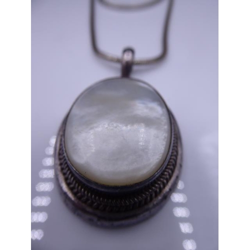 371 - Silver 925 Necklace and Pendant with Large Mother of Pearl Stone