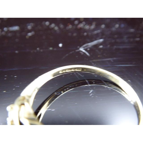 407 - Hallmarked London 375 Gold Ring Size (Size S) Weight 1.6 grams