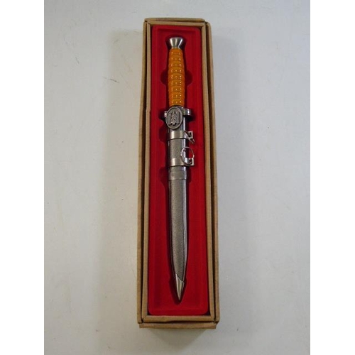 408 - Replica Officers Dagger in presentation box