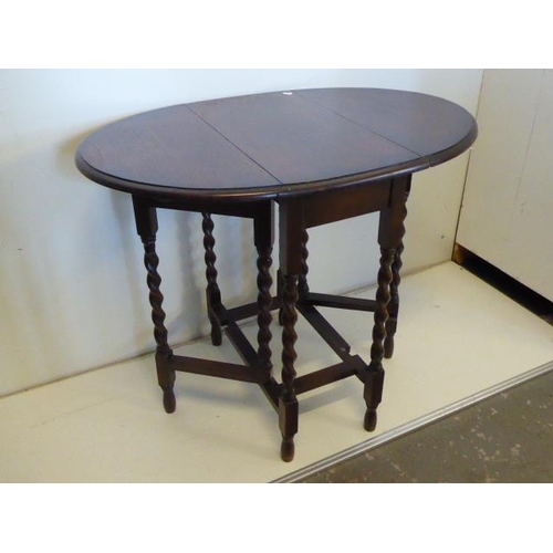 569 - Small Fold away Drop leaf table