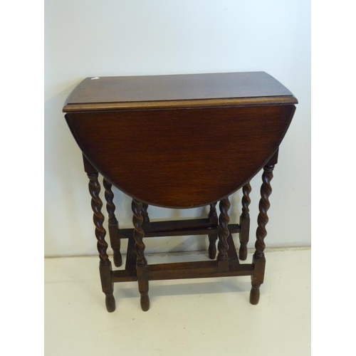 569 - Small Fold away Drop leaf table