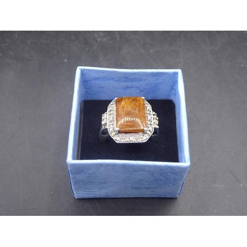 441 - Silver 925 ring (size M) in presentation box