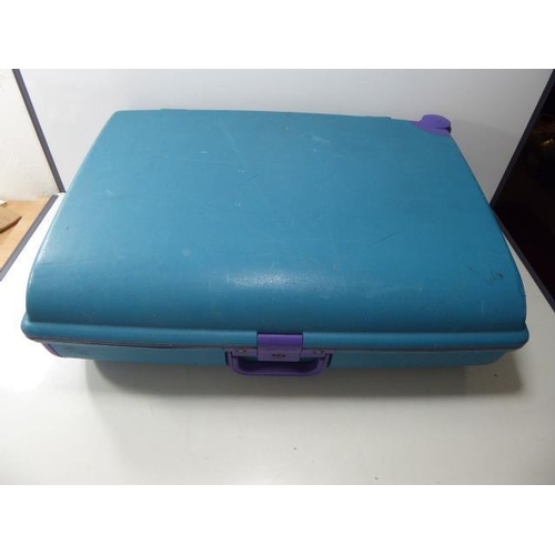 594 - Carlton Pull Along Suitcase (Code 000)