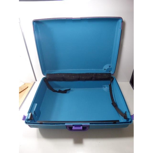 594 - Carlton Pull Along Suitcase (Code 000)