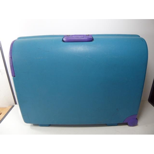 594 - Carlton Pull Along Suitcase (Code 000)