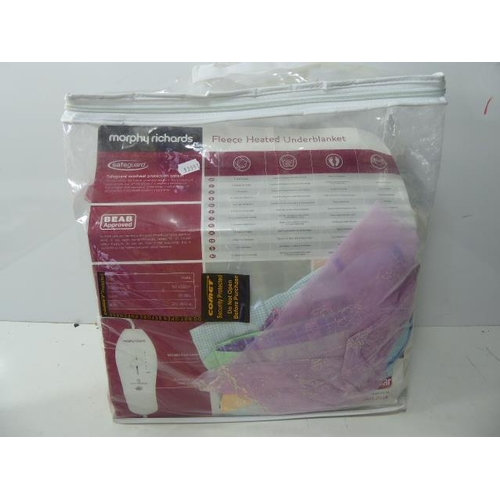 601 - Sewing bag with box of embroidery silks and other