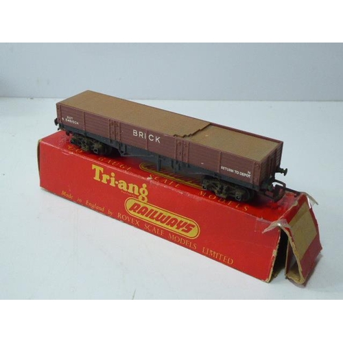 189 - Selection of Boxed Hornby Accessories including Breakdown Crane, Horse Box, Well Wagon, Brick Wagon ... 