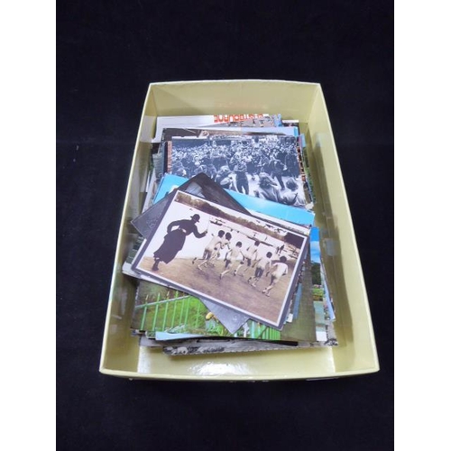 190 - Approx 400 Assorted Postcards