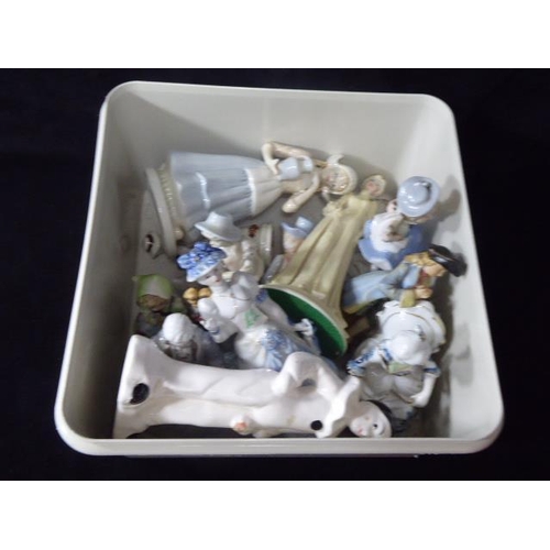 213 - A Selection of figurines 12 in total