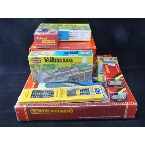 221 - Selection of Boxed Hornby and Airfix Train Accessories including Operating Turntable, Coach Lighting... 