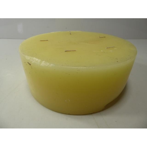 101 - Large Round Candle 10