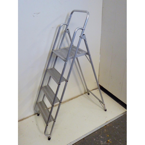 667 - Pair of Aluminium 4 Rung Step Ladders