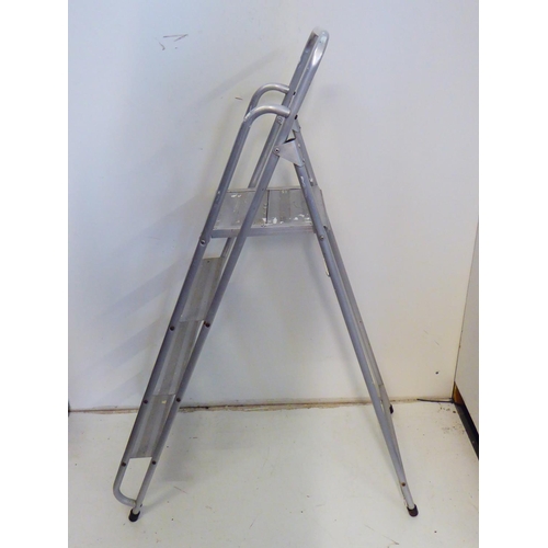 667 - Pair of Aluminium 4 Rung Step Ladders