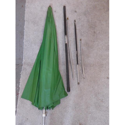 678 - Fishings items to includes Landing handle, fishing umbrella, bag and other