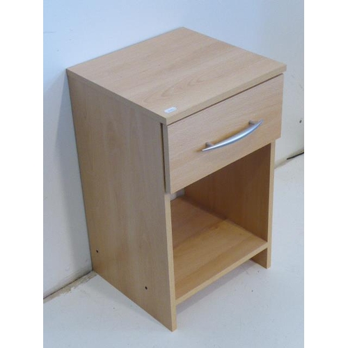 691 - Small Bedside Cabinet Size 22