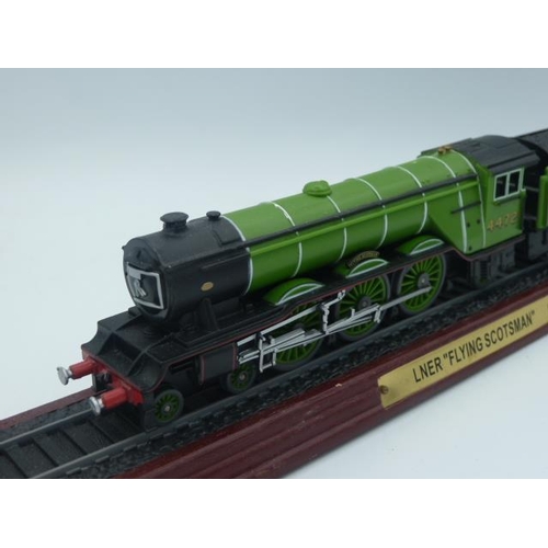 80 - Model of LNER Flying Scotsman (12