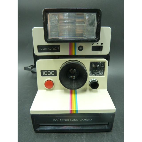 115 - 1000 Polaroid land Camera with Flash